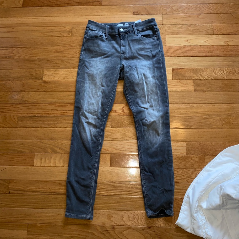 Grey Old Navy skinny jeans in a 2 petite
